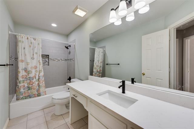 Building Photo - 2569 Castle Cir