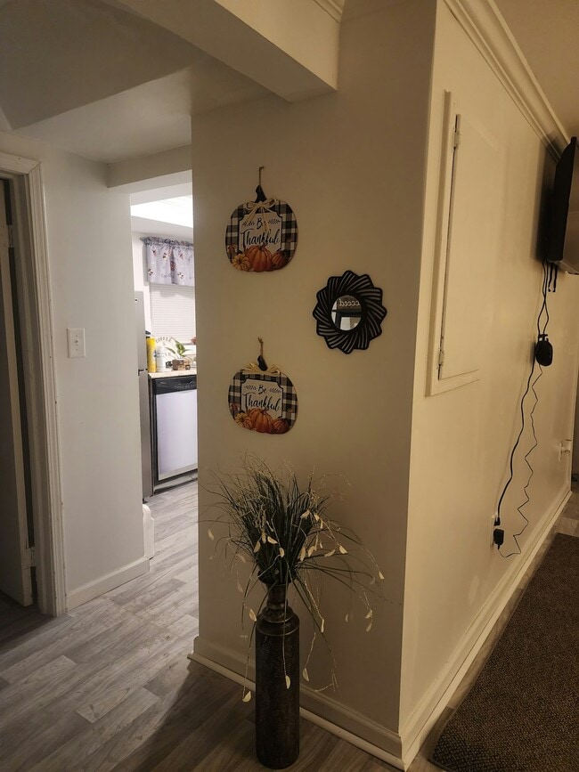 Building Photo - 1360 Ellis Rd