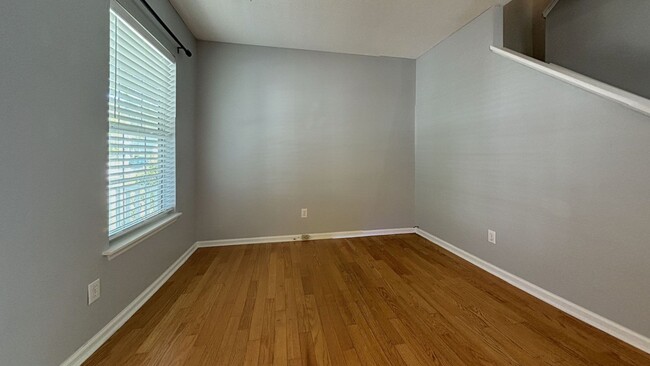 Building Photo - 3 Bedroom, 2.5 Bath - Ladson Area