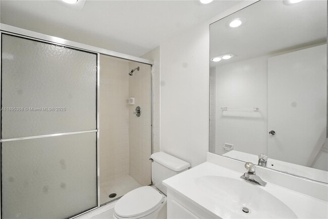 Building Photo - 3850 Oaks Clubhouse Dr