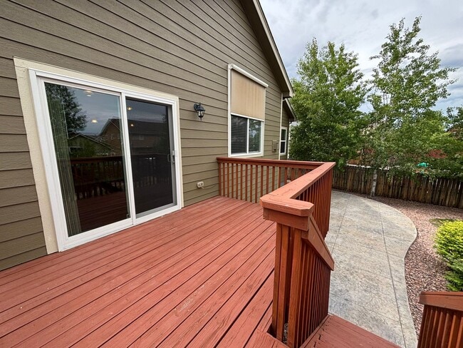 Building Photo - 5 Bedroom, 3 Bathroom Single-Family Home w...