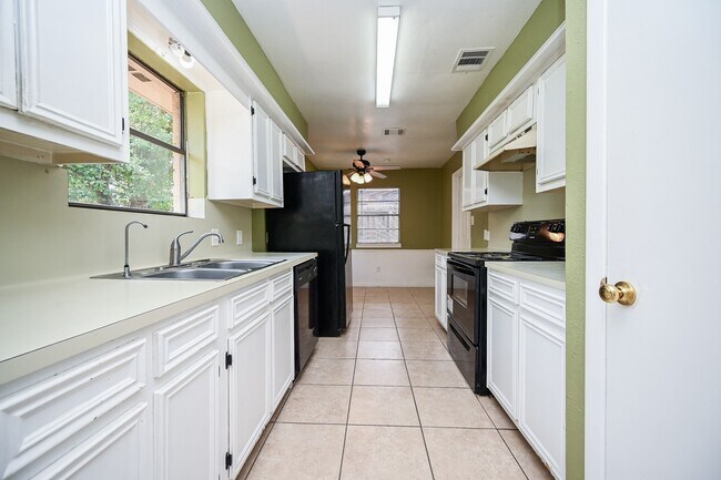 Building Photo - 6634 Bridgegate Dr