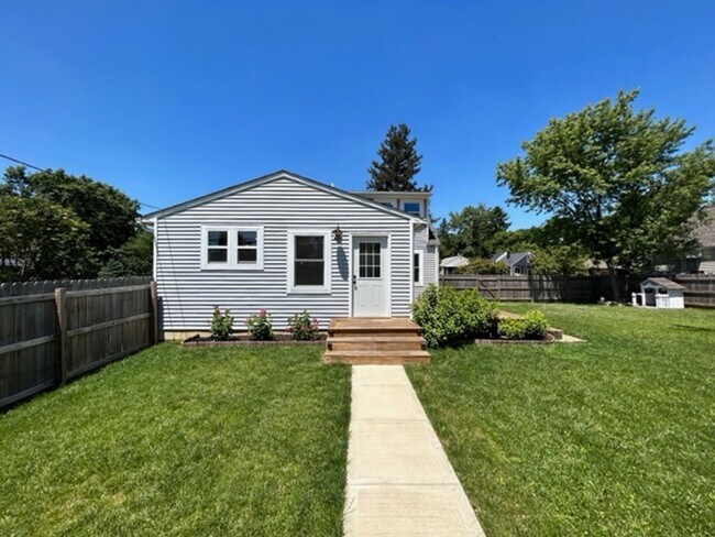 Building Photo - Beautiful Single-Family Home with Large Ya...