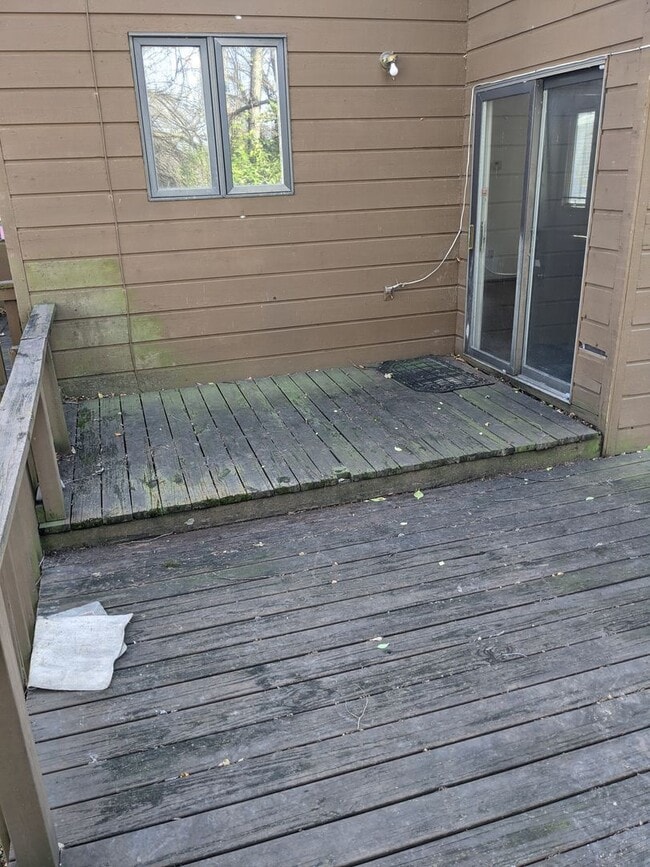 Building Photo - 1709 E Willow Ct