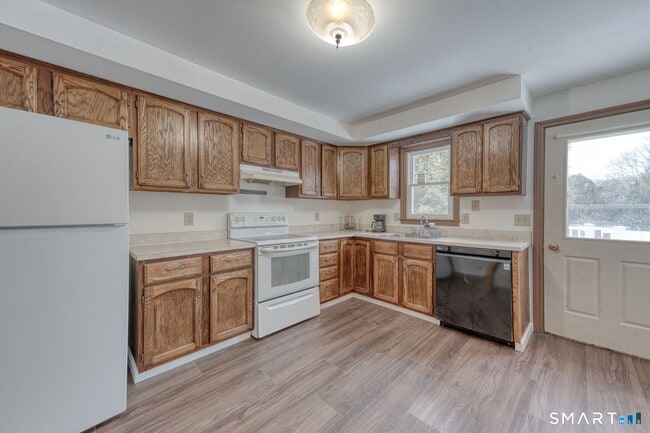 Building Photo - 5 Cutler Ln