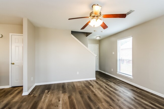 Building Photo - 1111 Richcrest Dr