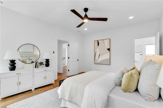 Building Photo - 976 Dunning St SE