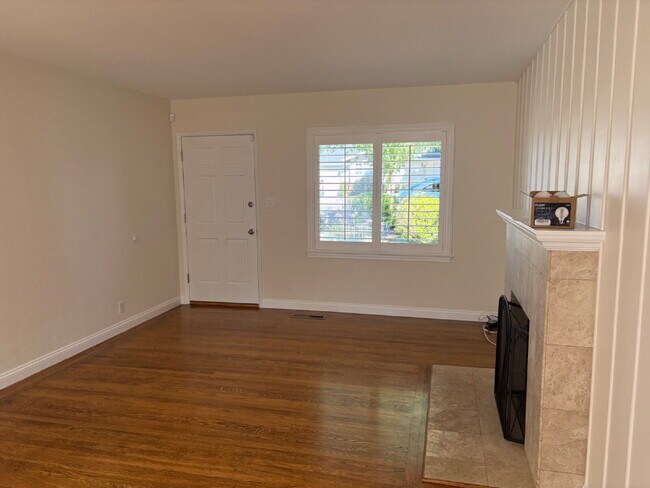 Building Photo - Charming 3 bed, 2 bath with office on San ...