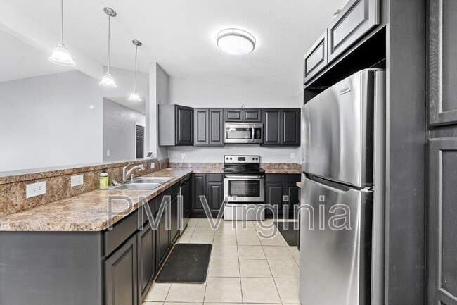 Building Photo - 1021 Mineola Dr