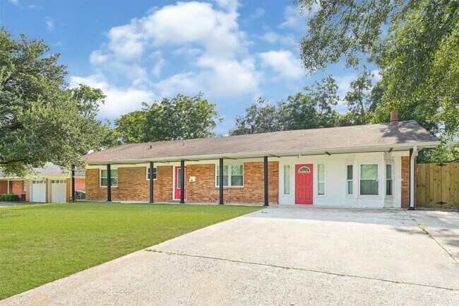 Building Photo - 1806 Clayton Dr