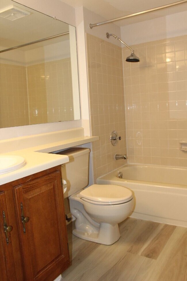 Building Photo - Spacious Condo in Littleton!