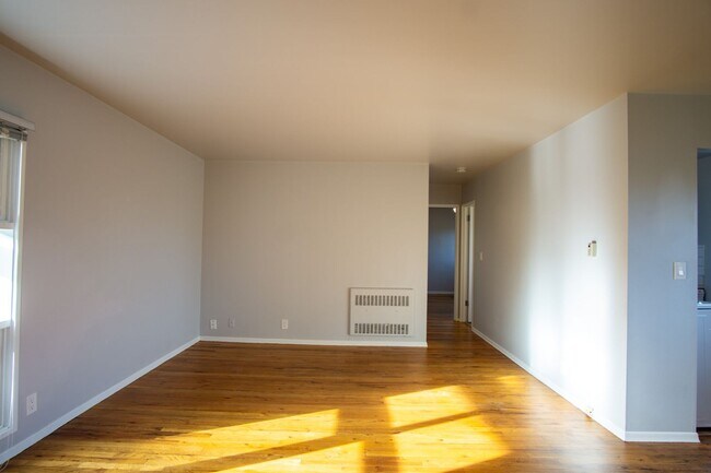 Building Photo - FOUR WEEKS FREE! Renovated Mid-Century 2Bdr w/Hardwoods, Dishwasher + Pets OK