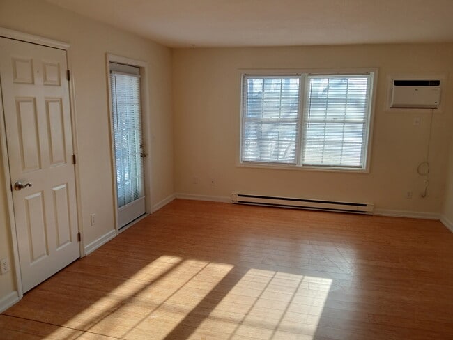 Building Photo - 126 Urbandale Pkwy