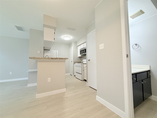 Building Photo - 2120 El Paseo St