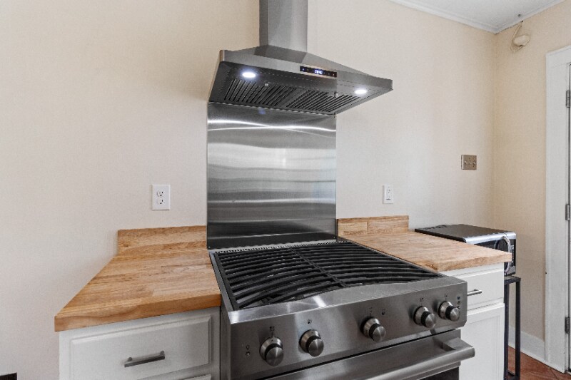 Building Photo - 315 E 1st St