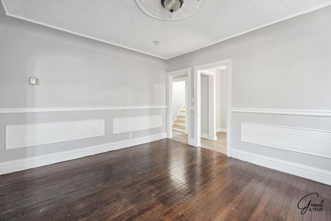 Building Photo - 3 bedroom 2 bath $1375