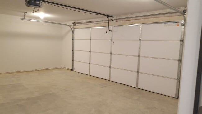 Building Photo - 2 Bedroom Duplex