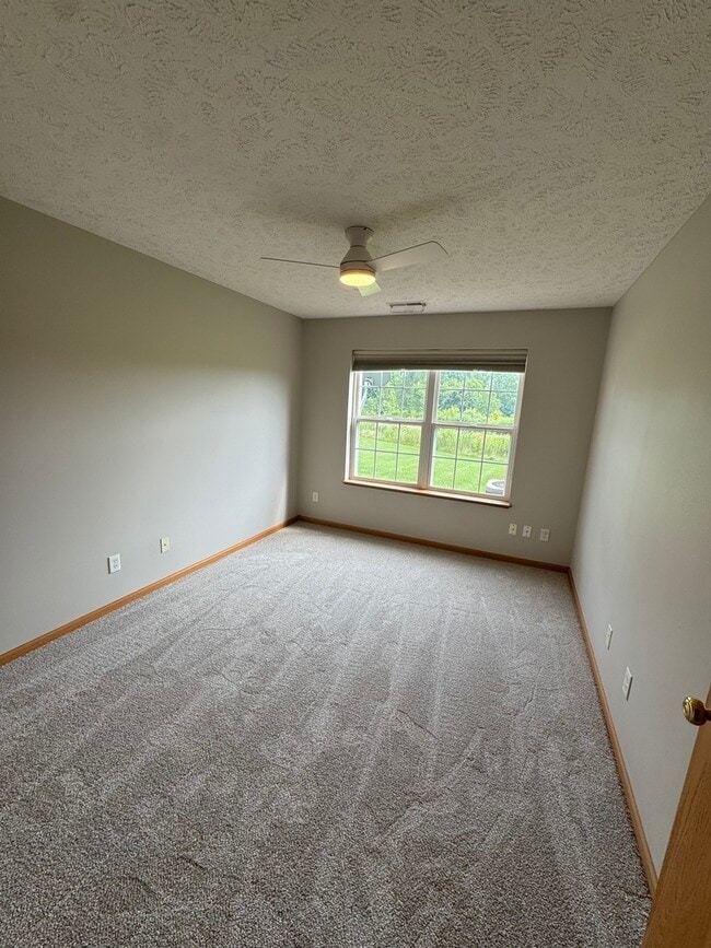 Building Photo - 921 Kelly Ln