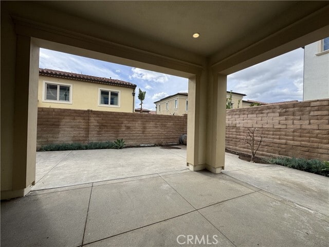 Building Photo - 66 Diamond Flats