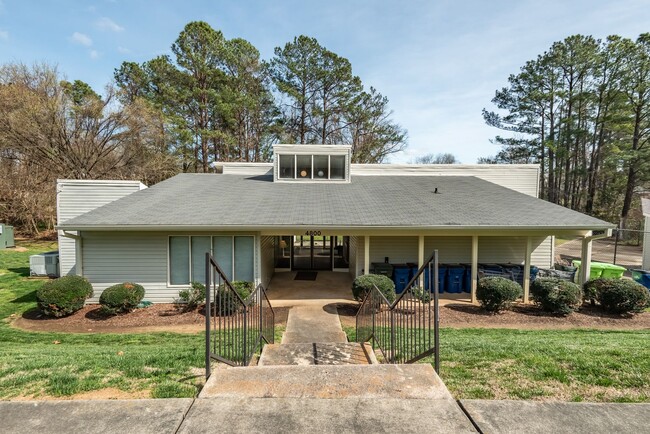 Building Photo - Raleigh Townhome: Available Now