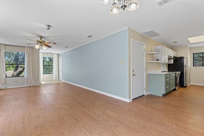 Building Photo - 8302 Spring Valley Dr