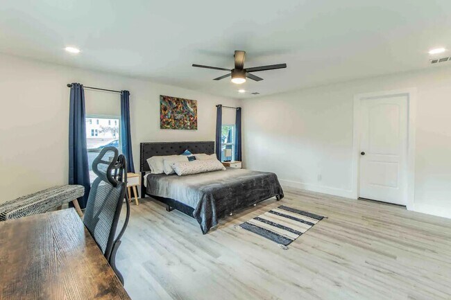 Building Photo - Experience Elevated Living in North Austin – Fully Furnished & Move-In Ready