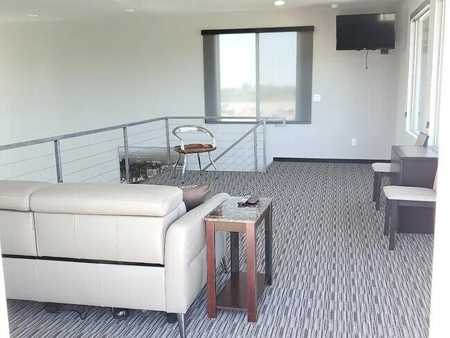 Building Photo - 13117 N La Cañada Dr