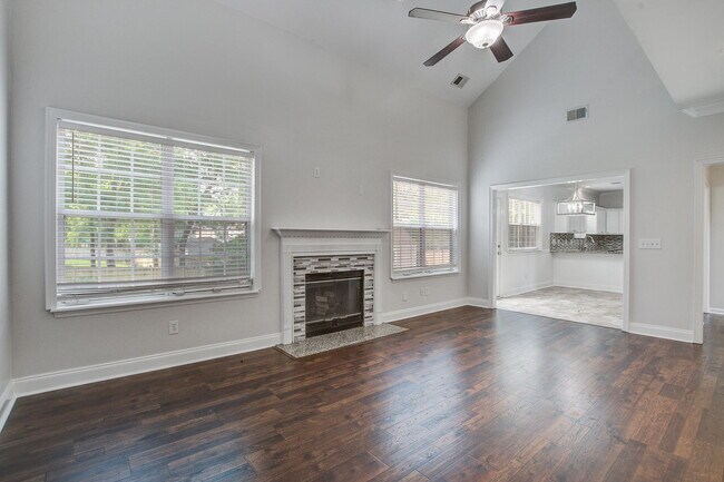 Building Photo - 207 N Pembroke Dr