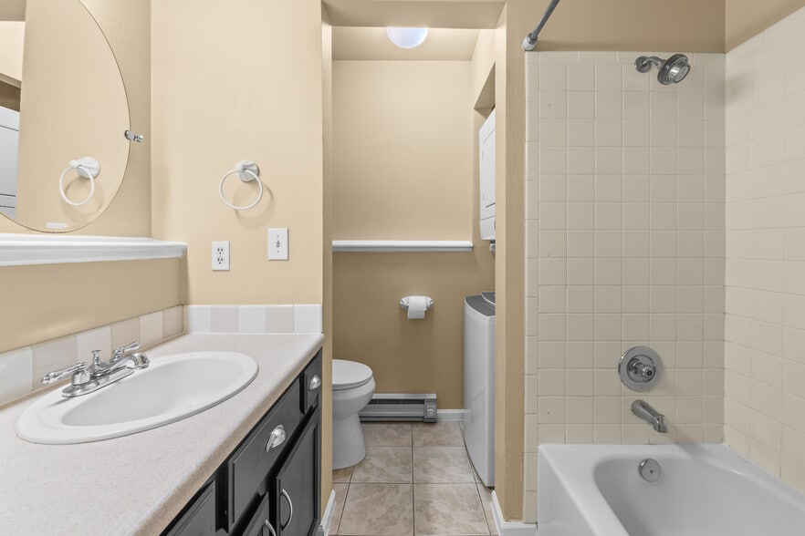 Bathroom - 1601 W Swallow Rd