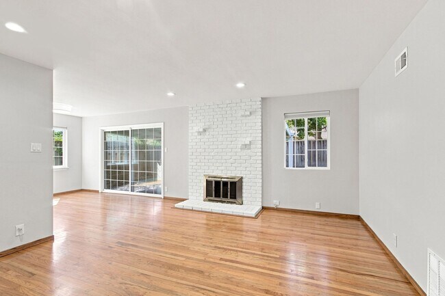 Building Photo - 6814 Westmoor Way