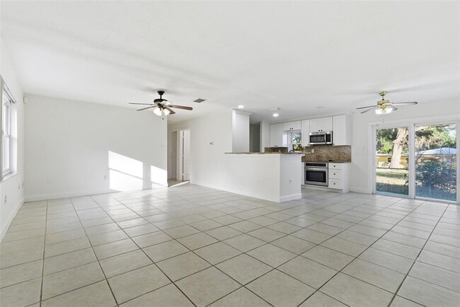 Building Photo - 502 Tweed Ave