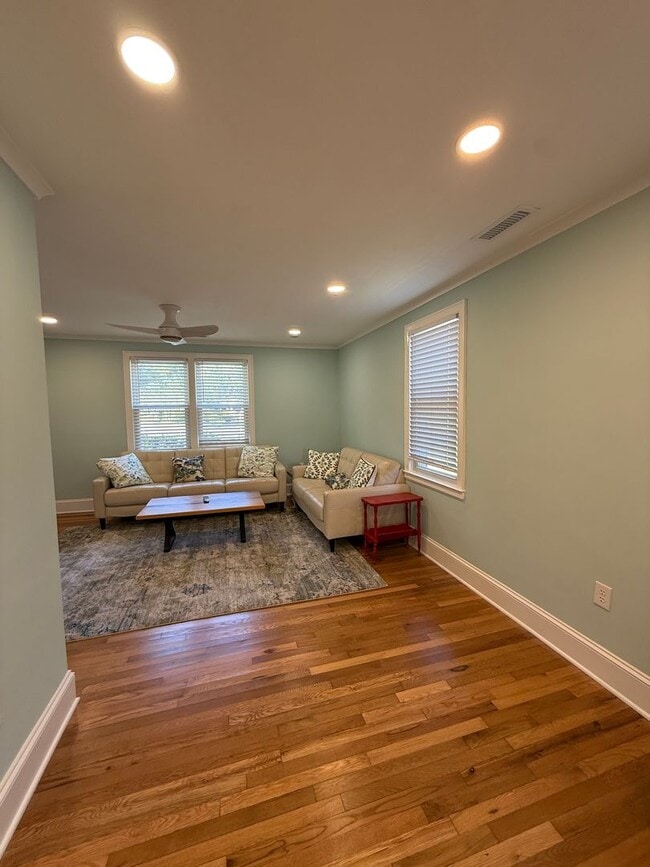 Building Photo - Full Renovated Cottage in Byrnes Downes