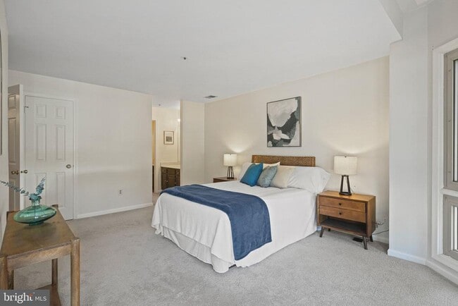 Building Photo - 5006 Dorsey Hall Dr