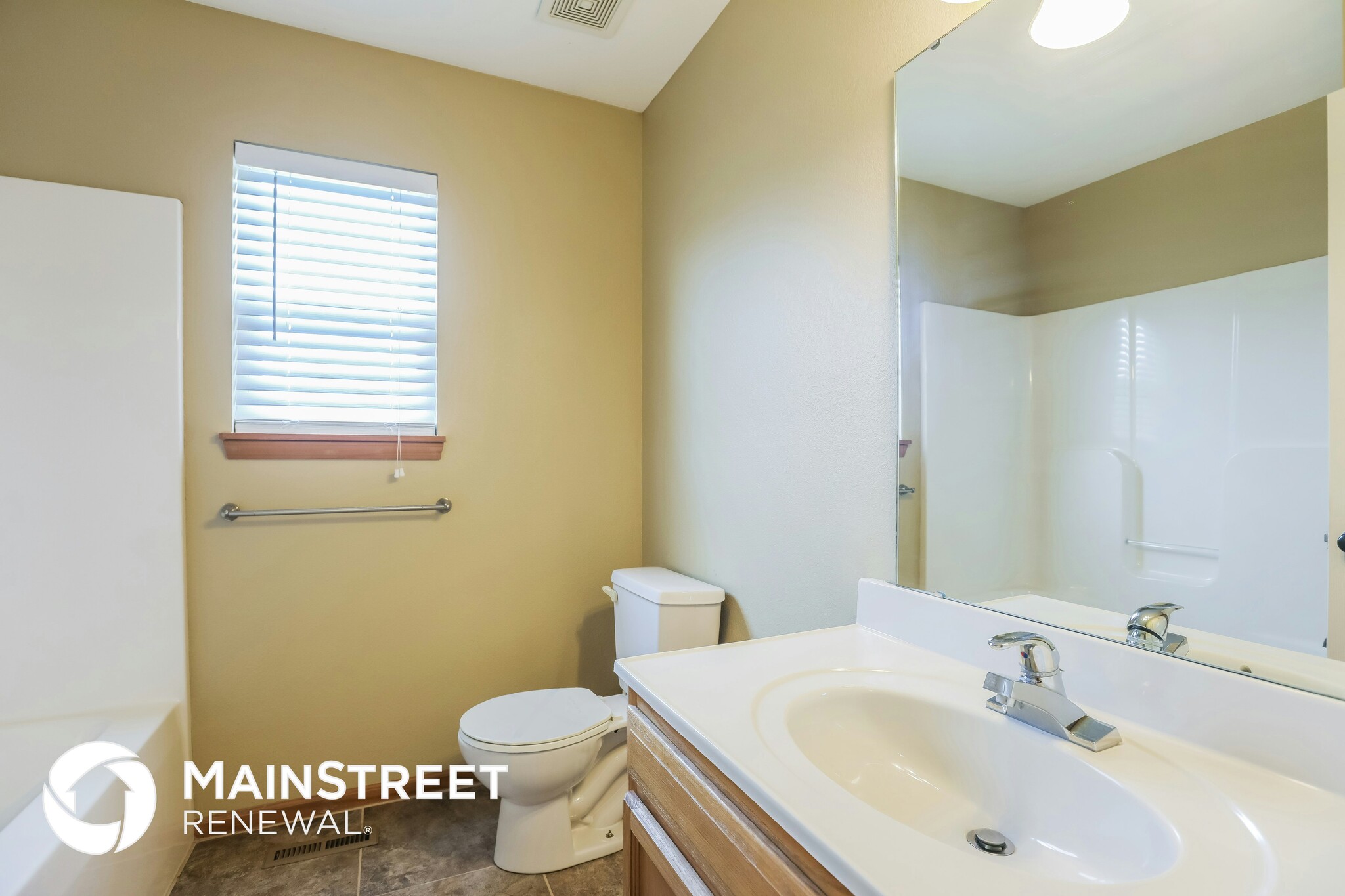 Building Photo - 411 NE Wolf Creek Dr