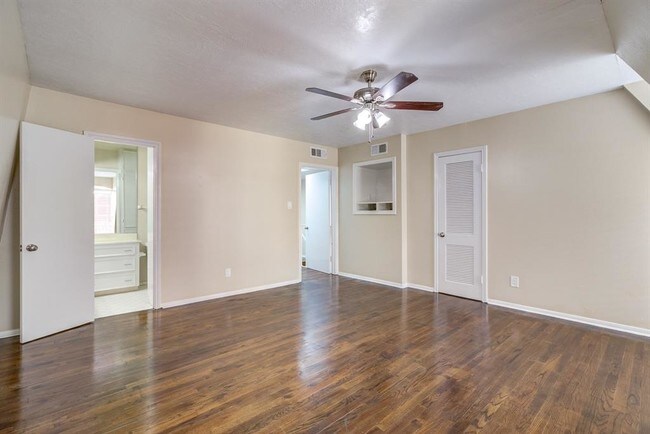 Building Photo - 811 Lovett Blvd