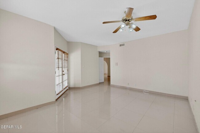 Building Photo - 664 Rosinante Rd