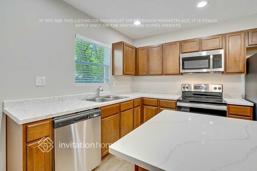 Building Photo - 3725 Pine View Cir