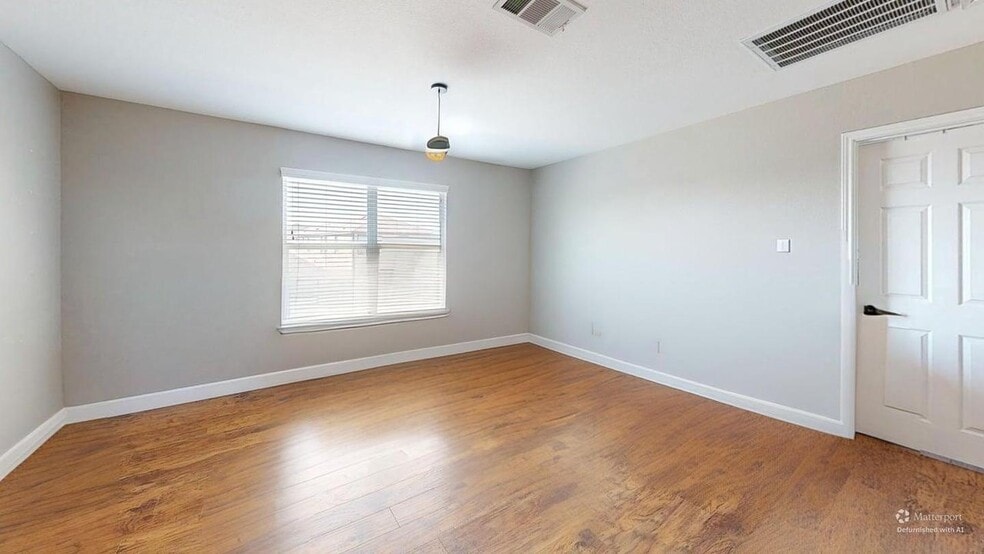 Building Photo - 2105 Huxley Ln