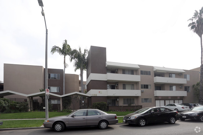 Building Photo - Landmark Apartments