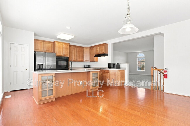 Building Photo - 7 Swan Ct