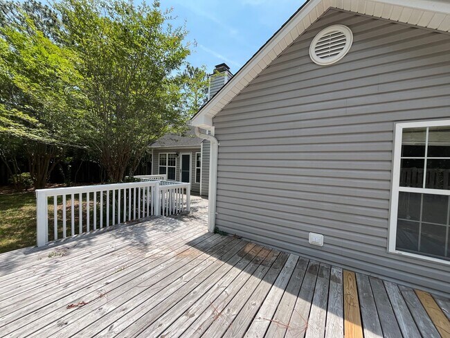 Building Photo - Discover this well-maintained 3-bedroom, 2-bath home in Wilmington, NC