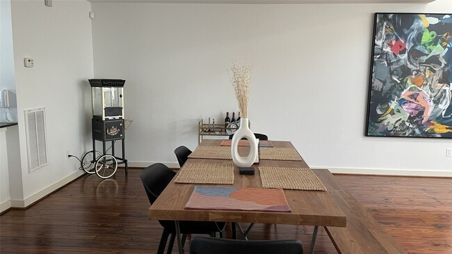 Building Photo - 2918 Commerce St