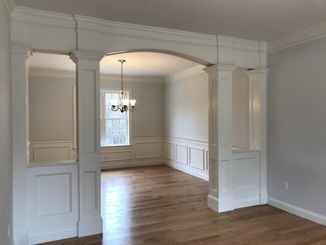 Building Photo - 53 Wellesley Rd Ext