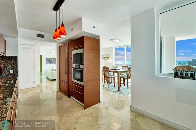 Building Photo - 101 S Fort Lauderdale Beach Blvd