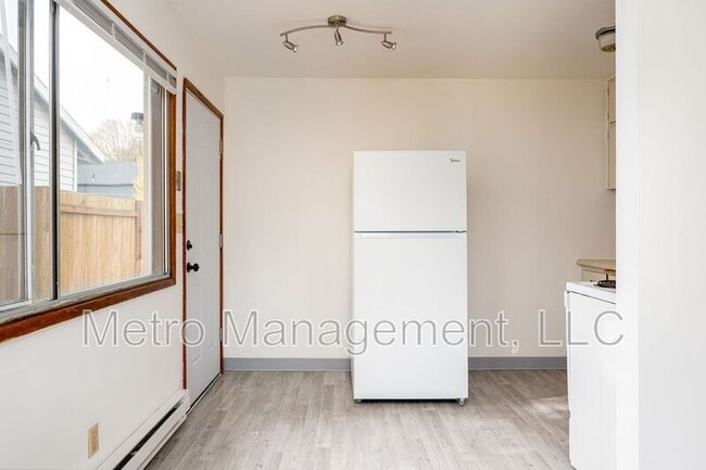 Building Photo - 8307 N Fowler Ave