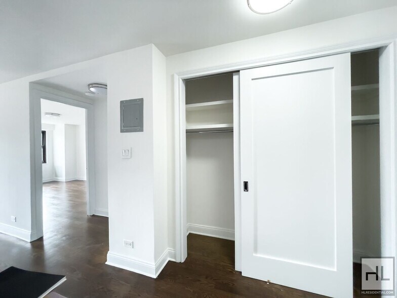 Building Photo - E 16 ST