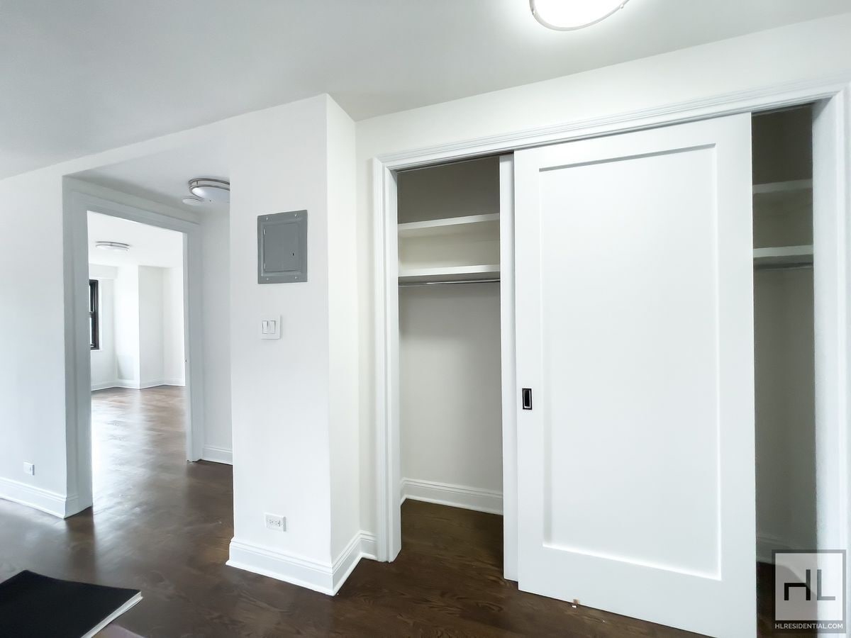 Building Photo - E 16 ST