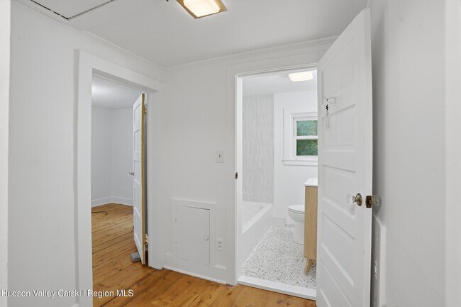 Building Photo - 872 NY-212
