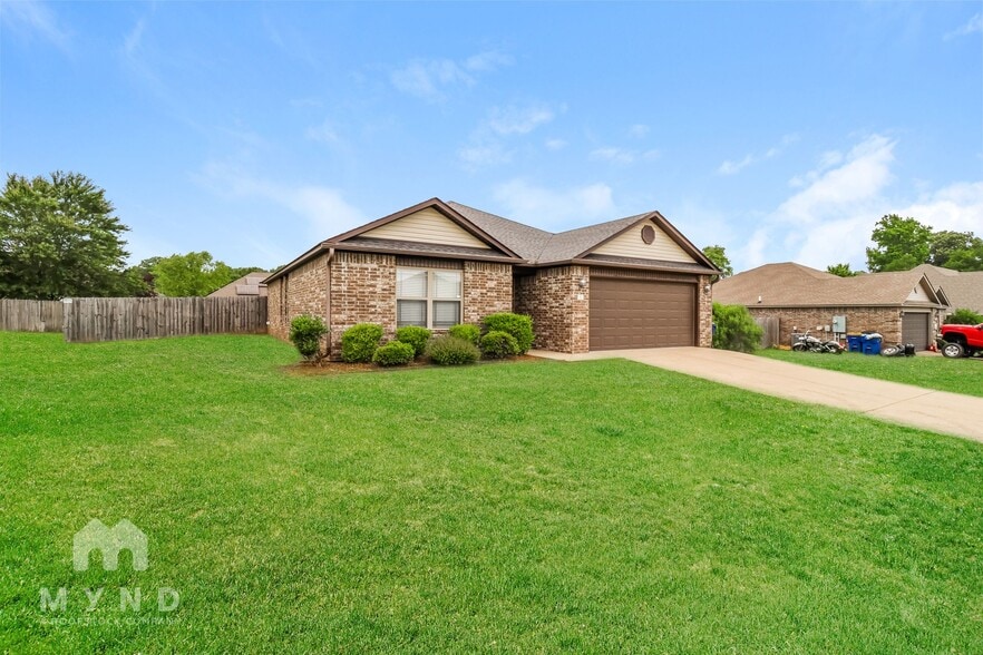 Building Photo - 17 Bristol Dr