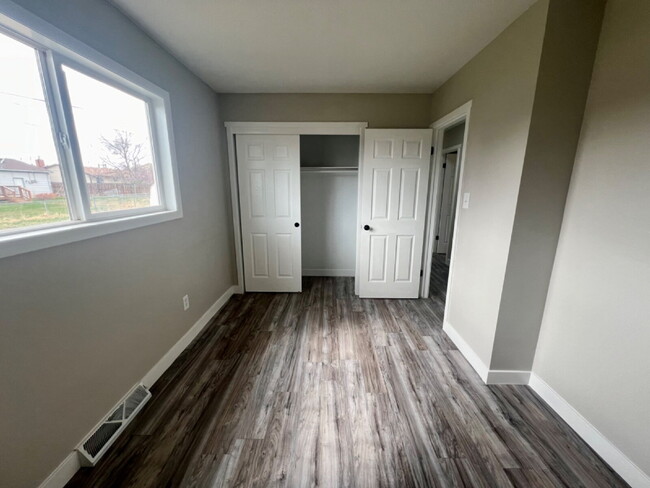 Building Photo - 5002 Maple Way
